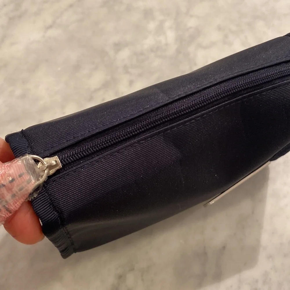 New No tag Oscar De La Renta small cosmetic case navy blue with pink ribbon